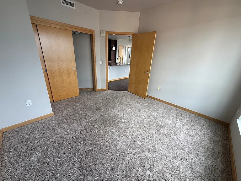Venture Luxury High Rise — Photo 24