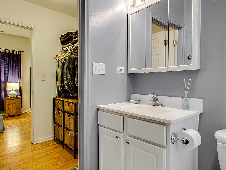2nd image of 1521 W Jonquil Ter #1E