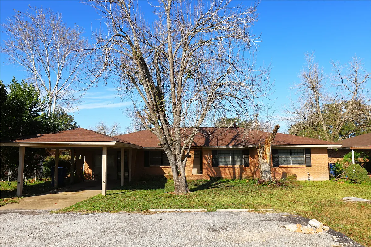 Building Photo - 103 E Meadow Ln #103