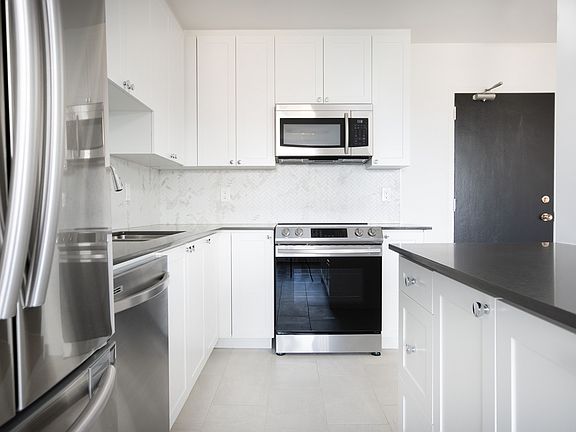 4th image of 7411 Yonge St #30-105