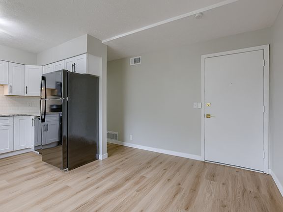 4th image of 4713 Davenport St APT 2