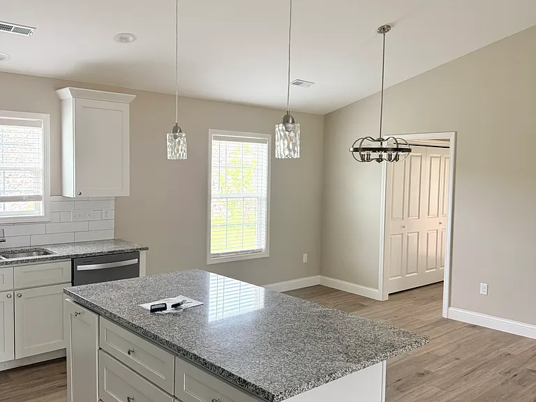 249 Oak Grove Cir — Photo 6