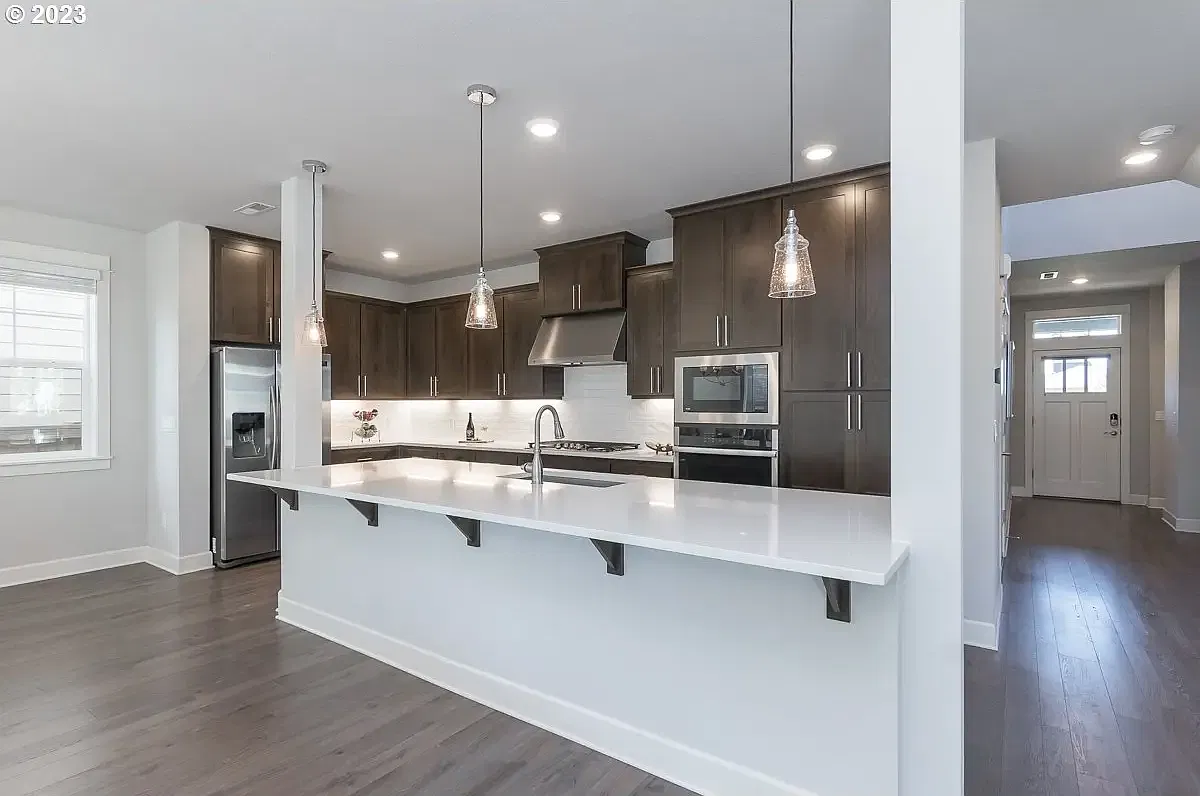 4 bed, 2.5 bath, 2333 sqft, $3,990 — Photo 4