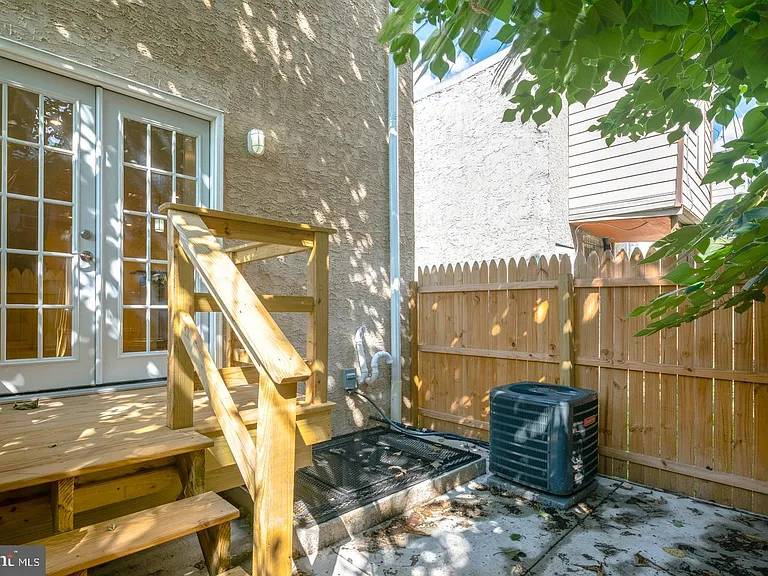 2612 Titan St — Photo 5