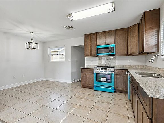 5th image of 26 W Pamela Pl
