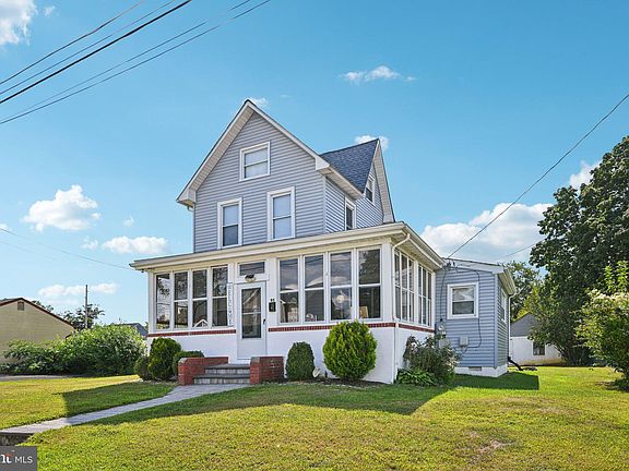 3rd image of 95 Warren Ave