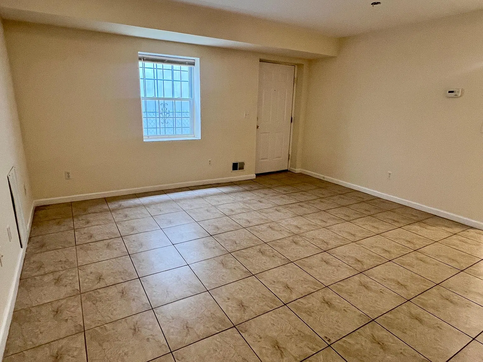 3 bed, 950 sqft, $2,300 — Photo 4
