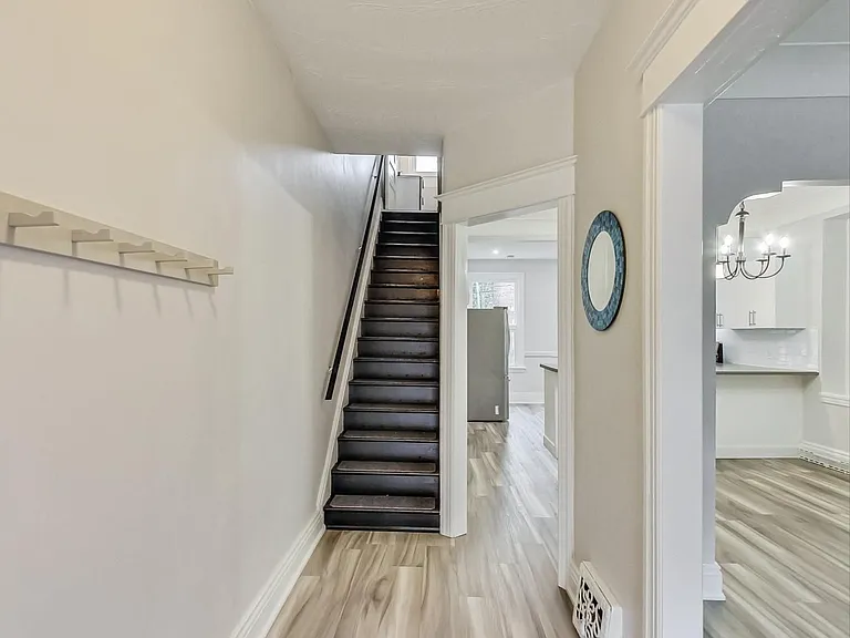 16 Huntley St — Photo 6
