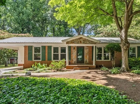 2515 Glen Burnie Dr, Greensboro, NC 27406