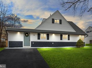 15 River Ln, Levittown, PA 19055