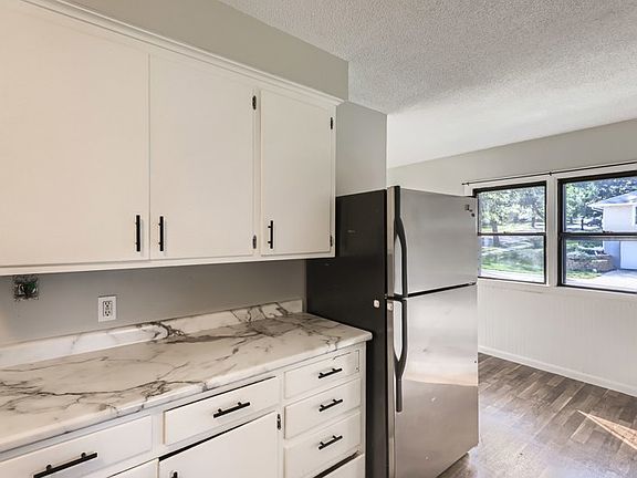 4th image of 1233 Hall Ave