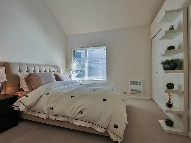15212 NE 81st Way — Photo 1