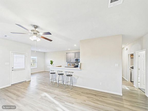 3rd image of 19834 Capri Shores Ln