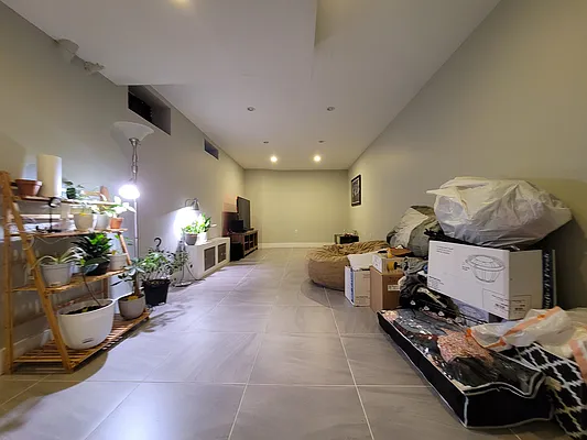 Rented by Lodger Corp | media 27
