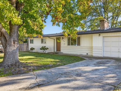 1400 Avocado Ln, Medford, OR, 97504