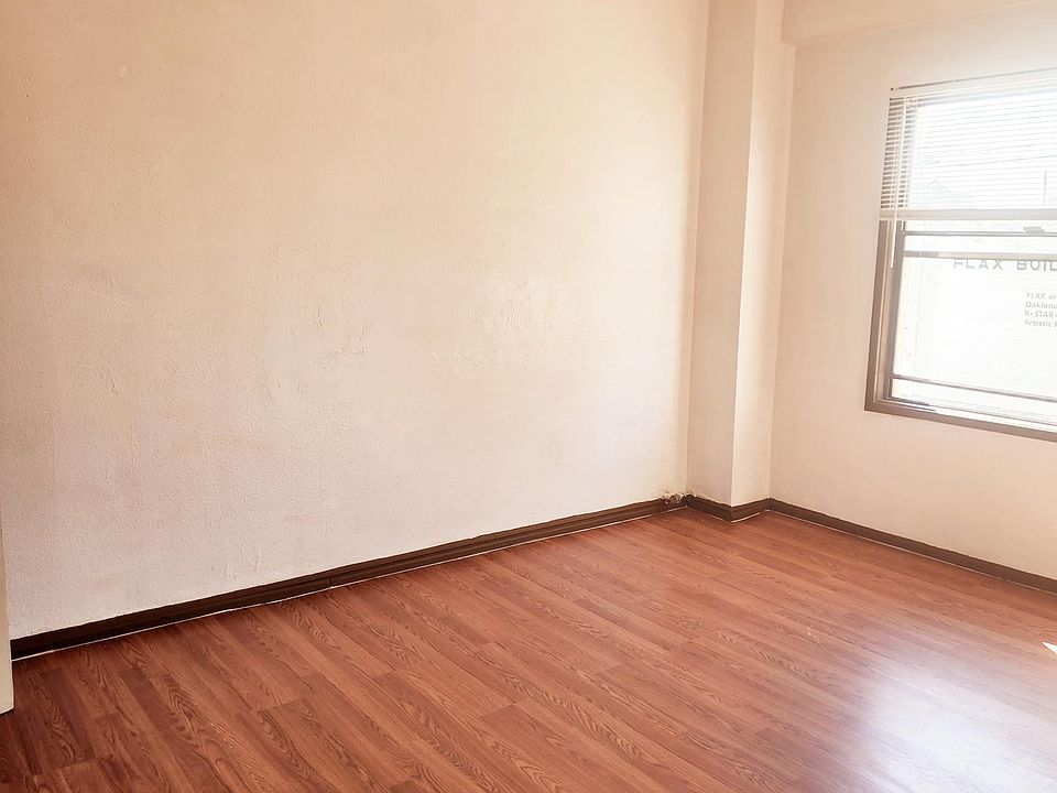 2nd image of 634 15th St #101