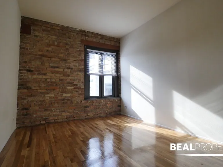 556 W Wellington Ave #3F — Photo 10