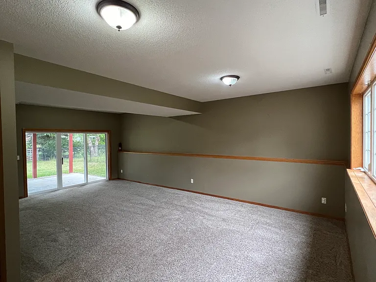929 Plymouth Ln NW — Photo 22