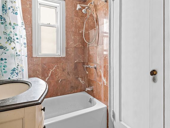 5th image of 321 E 43rd St APT 804