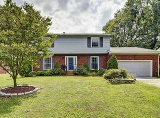 1011 King Arthur Ln, Louisville, KY 40222