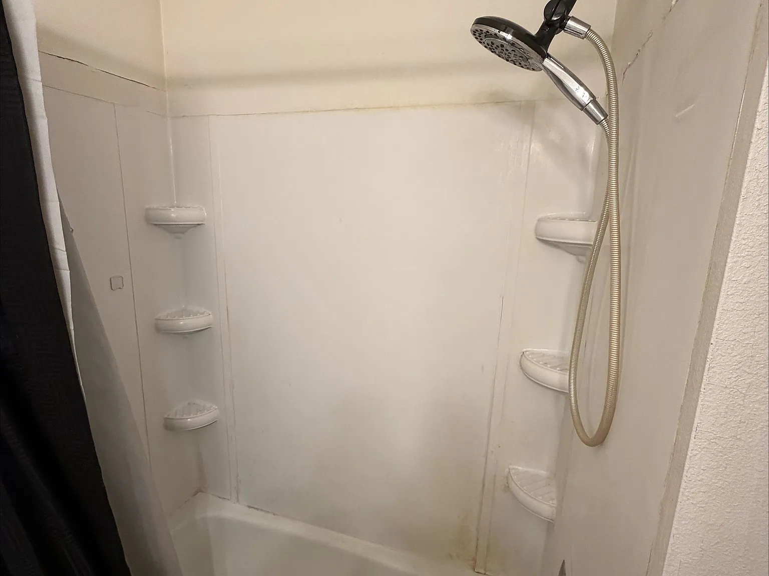 1 bed, 1.0 bath, 586 sqft, $1,050 — Photo 3