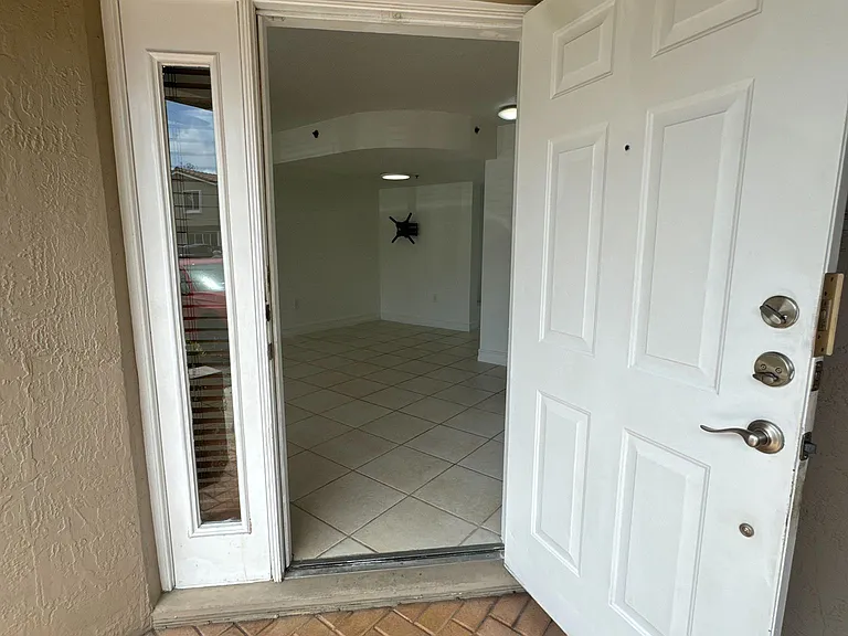 111 Riviera Cir — Photo 2
