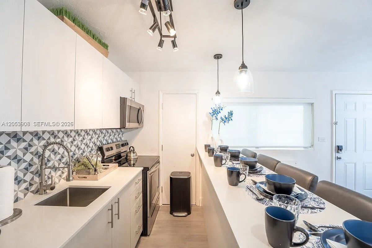 1 bed, 1.0 bath, $2,490 — Photo 4