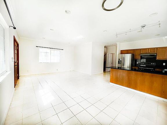 2nd image of 731 Alder St