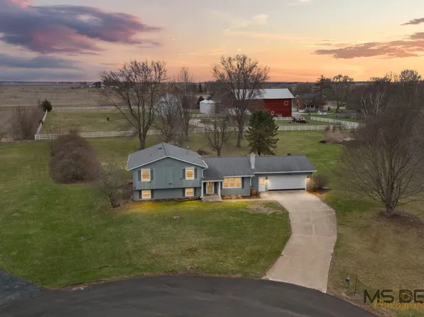 2S456 Cedar Ct, Elburn, IL 60119