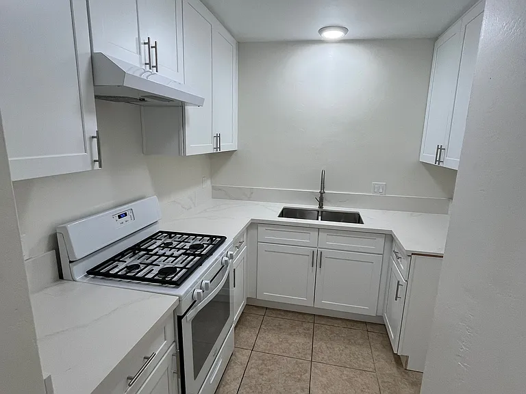 4270 Myrtle Ave #E — Photo 4