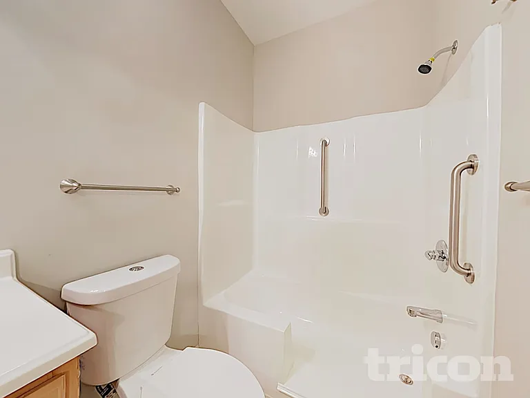 805 Stratford Rd — Photo 12