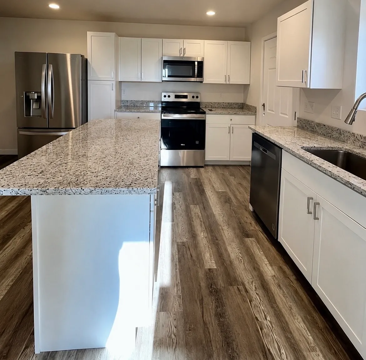 3 bed, 1400 sqft, $2,245 — Photo 4
