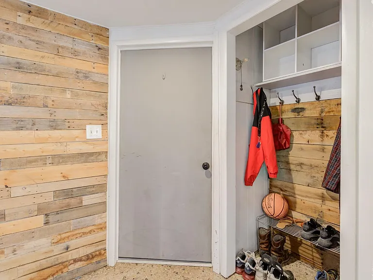 58 E Lakeshore Dr — Photo 51