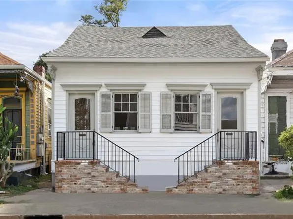 8221 Maple St, New Orleans, LA 70118