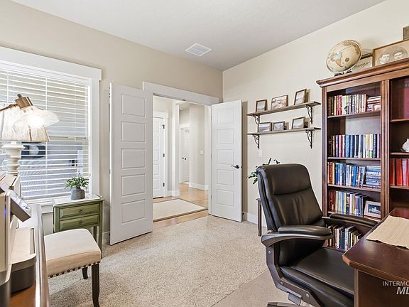 5th image of 3098 N Cherry Laurel Way