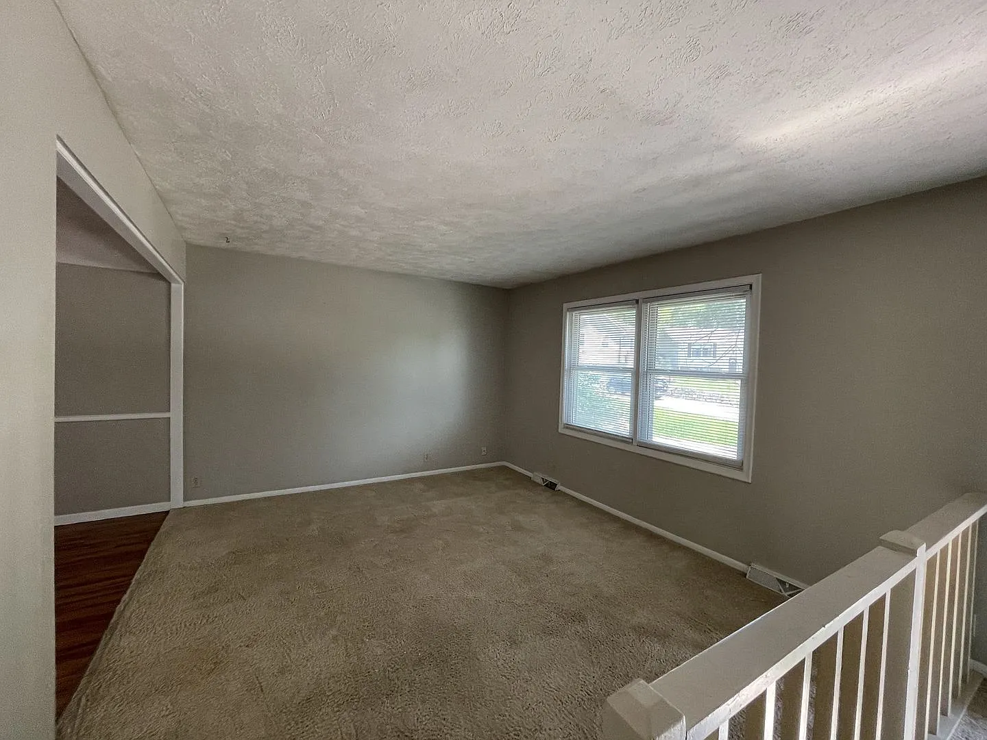 15112 Lincoln Cir 3 Bed/2 Bath Split Entry in Millard School District | Fireplace, Deck, Fenced Yard — Photo 3