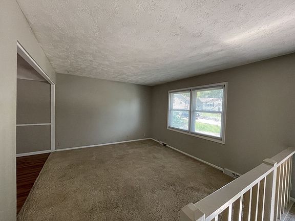 3rd image of 15112 Lincoln Cir