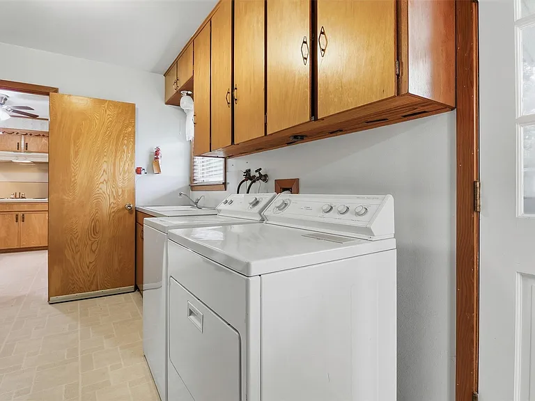 1335 Kathy Ave — Photo 18