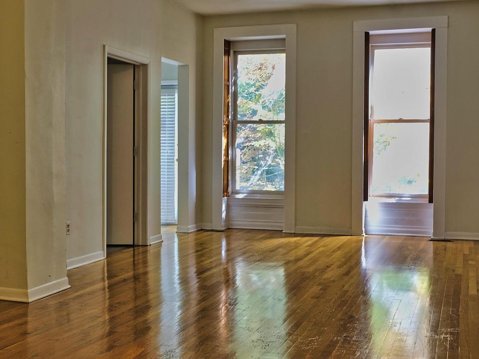 1st image of 2626 N Dayton St #1