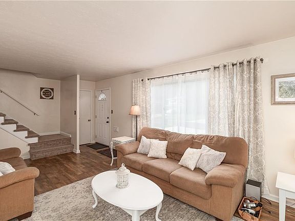 4th image of 7451 Meadow Ln