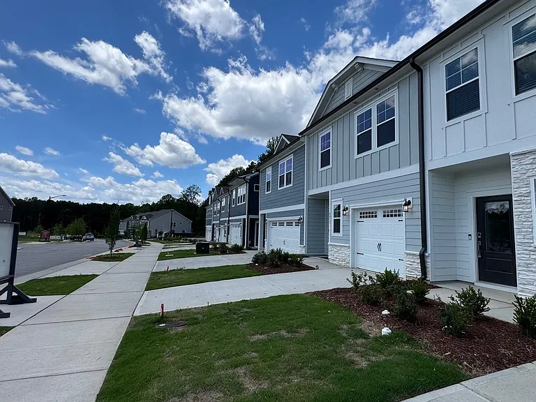 8815 Malmesbury Ln — Photo 2