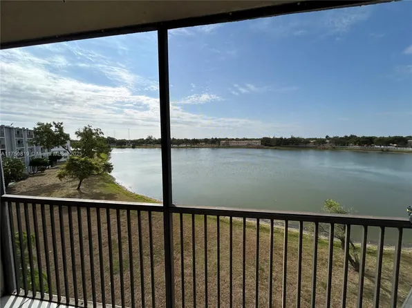 8710 N Sherman Cir APT 402, Hollywood, FL 33025