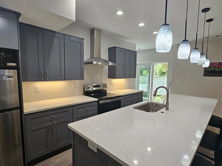 Oversize island in full kitchen