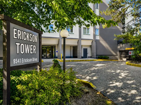 9541 Erickson Dr #905, Burnaby, BC V3J 7N8