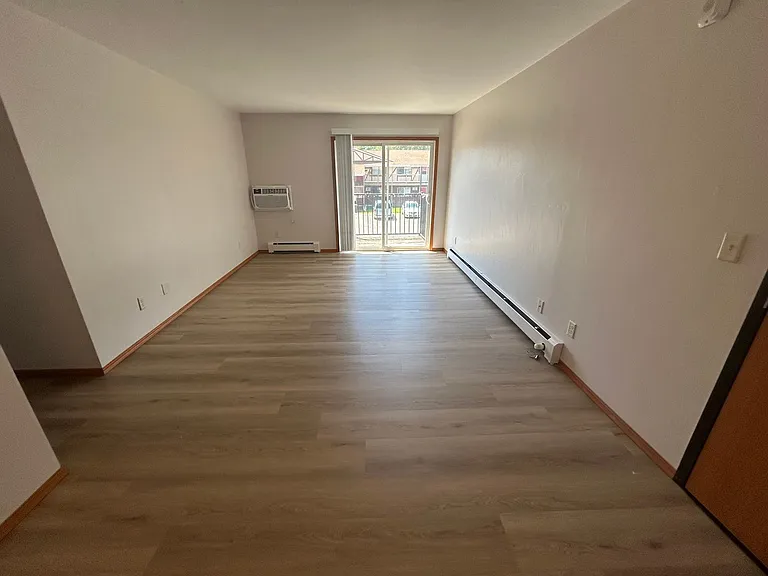992 3rd St — Photo 35