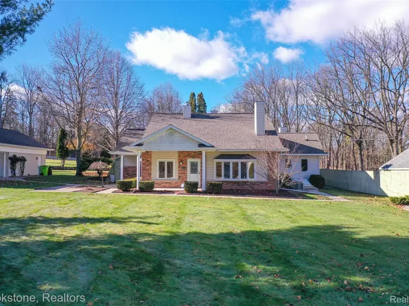 614 S East St, Fenton, MI 48430