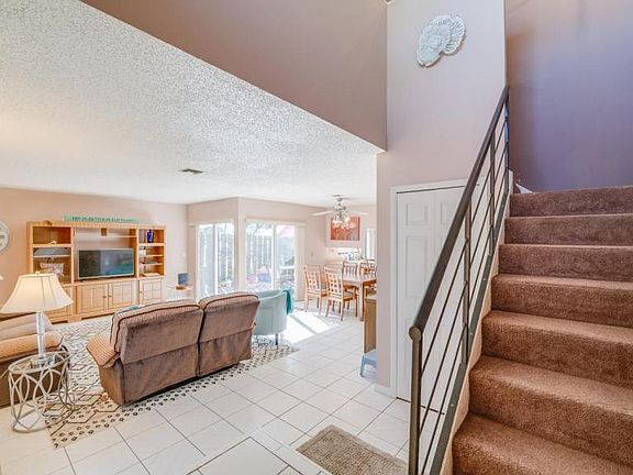 5th image of 624 SE 12th Ave