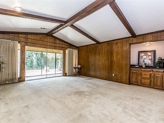 5th image of 2703 Lakewood Ln