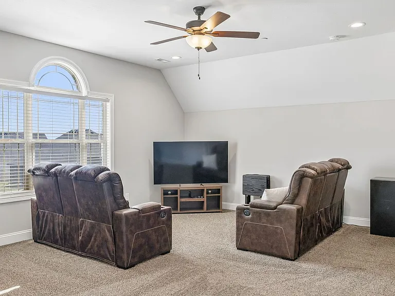 8325 Turnbull Dr — Photo 35