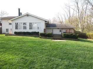 101 Sunshine Ln, Woodstock, IL 60098